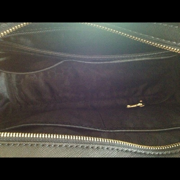 Micheal Kors Selma satchel & Zip-top wristlet - Picture 3 of 4