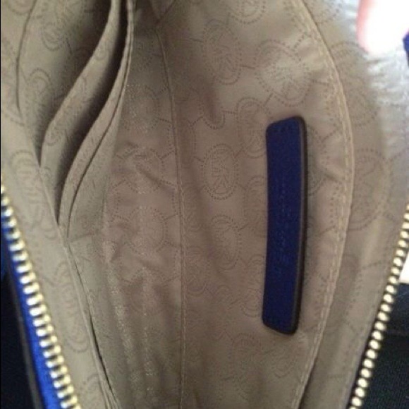 Micheal Kors Selma satchel & Zip-top wristlet - Picture 4 of 4