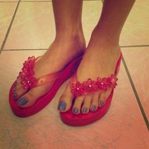 BCBG pink flip flops