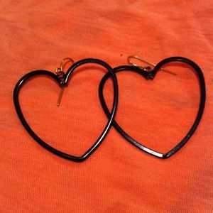 💸Black Heart-Shaped Earrings