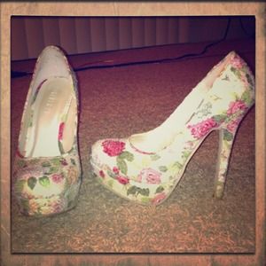 ❌Bundle❌ Rose pumps and gold glittered heels