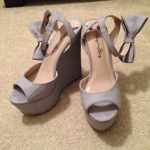 Lavender animal skin 6 in high bow wedges