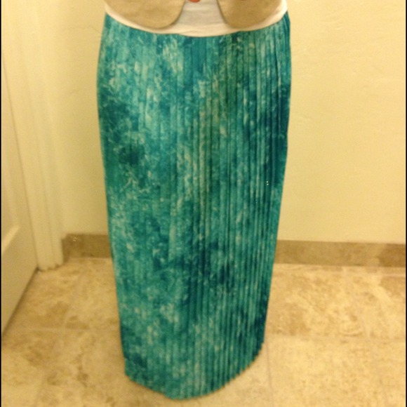 Beautiful Michael Kors pleated long skirt