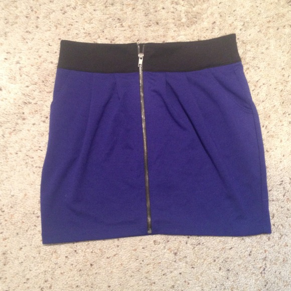 Black and blue skirt - Picture 1 of 2