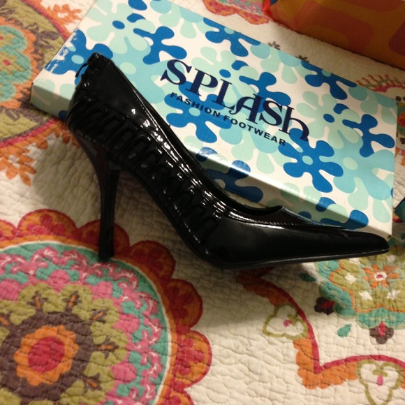 Splash black heels