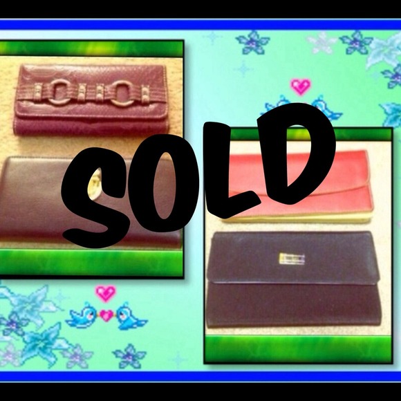 🎀SOLD🎀 BUNDLE OF 4 WALLETS - Picture 1 of 3