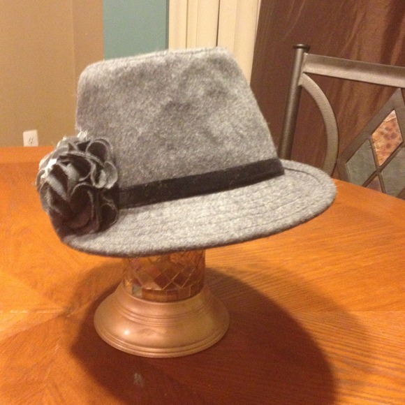 Fedora - Picture 2 of 2