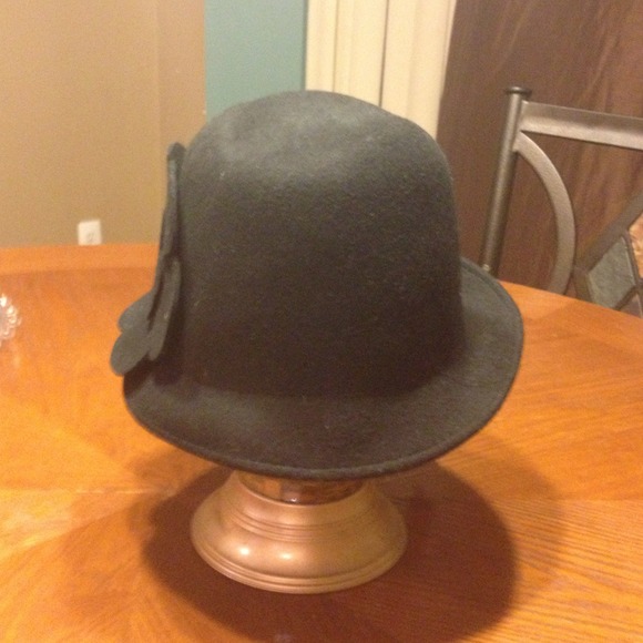 Wool hat. - Picture 2 of 2