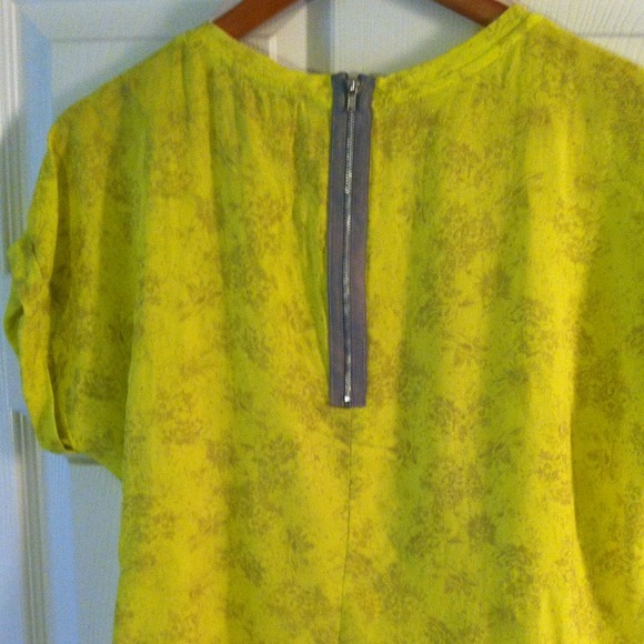 🚫SOLD-Neon Yellow Blouse🐣 - Picture 3 of 4