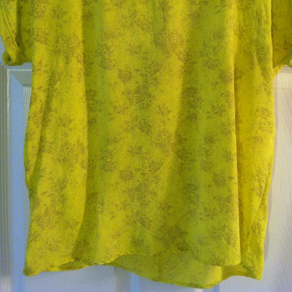 🚫SOLD-Neon Yellow Blouse🐣 - Picture 4 of 4