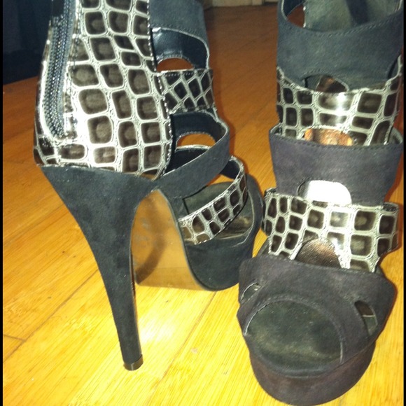 Black sexy super high strappy heels - Picture 2 of 2