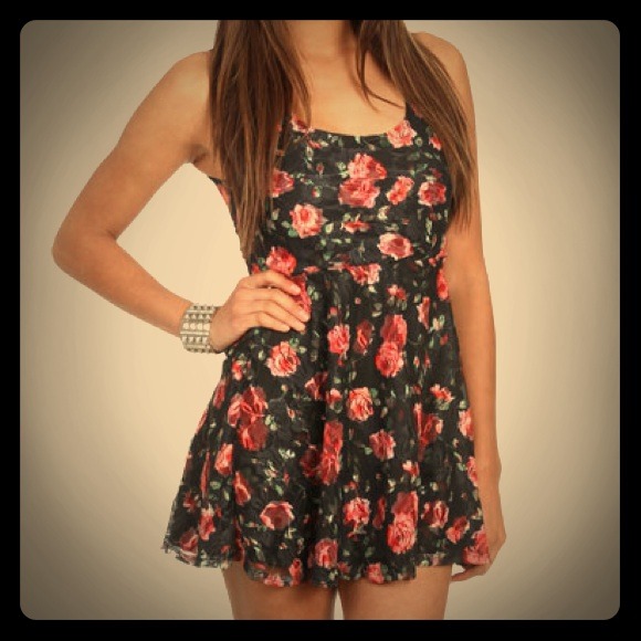 Wet Seal Dresses & Skirts - NWT Wet Seal Floral Skater Dress