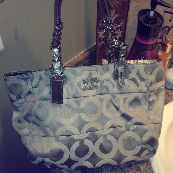 Coach purse💢reduced💢was $185,145 now 120