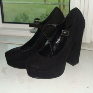 Black Mary Jane Pumps