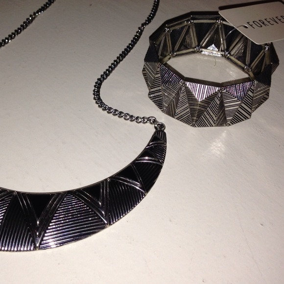 Tribal necklace and bracelet set - Picture 2 of 4