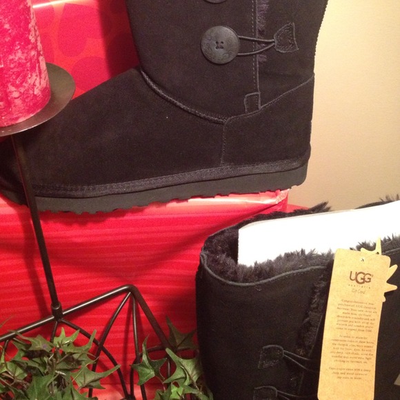 Black Button Up Uggs