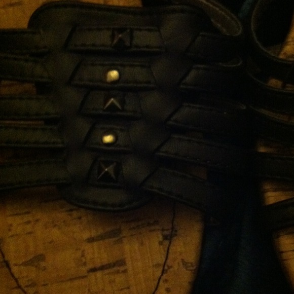 Shoes - Picture 2 of 4