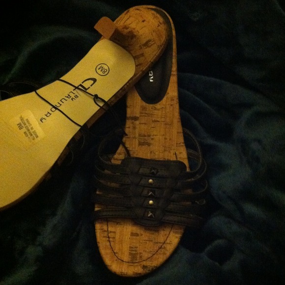 Shoes - Picture 4 of 4