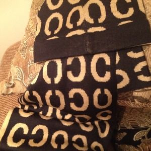 Blk & Gold Coach sweater hat & scarf ¡Reversible!