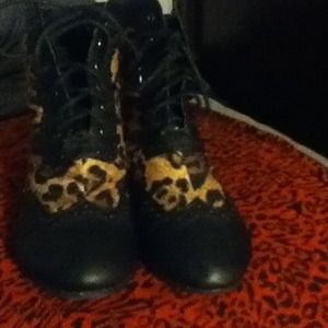 Leopard shoes