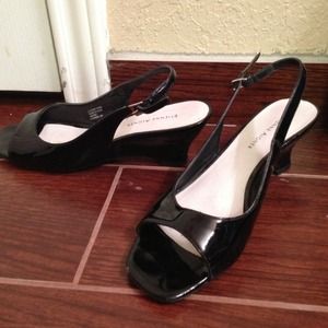 Black low heel Etienne Aigner shoes sz 6