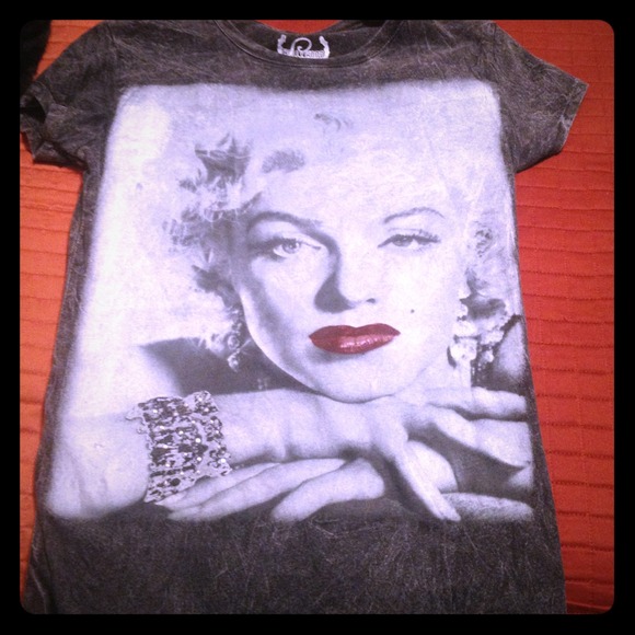 SOLD****Marilyn Monroe Fitting Shirt!