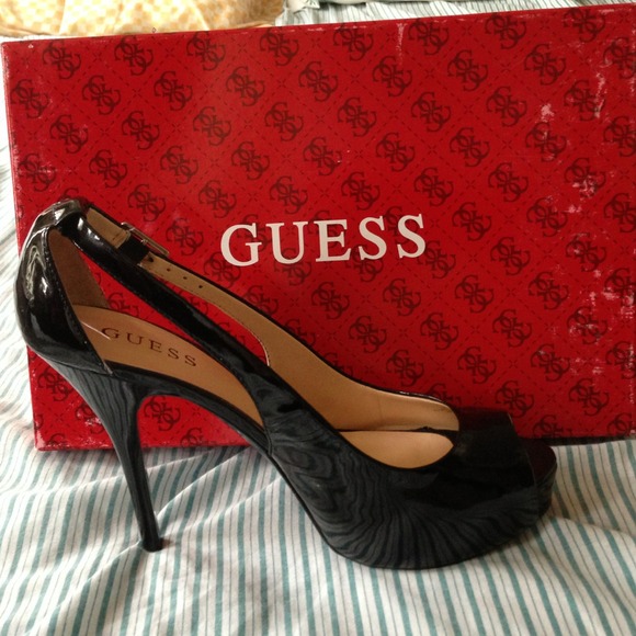 🌹RESERVED🌹GUESS Women's Hondo3 Open-Toe Pump