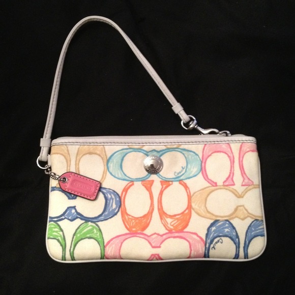 Coach wristlet💋