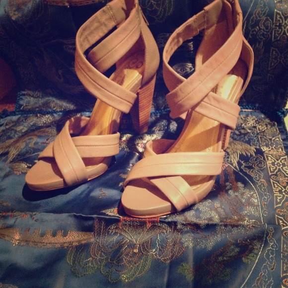 Seychelles grey strap heels. Size 8