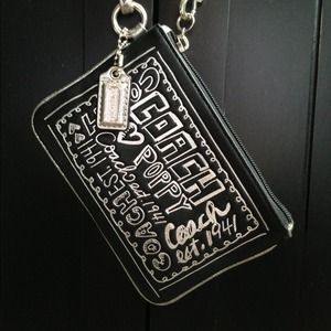 ❤Bundle 4 melmcghee❤2 wristlets and vera