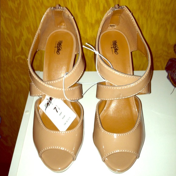 REDUCED Mossimo Blush Heels