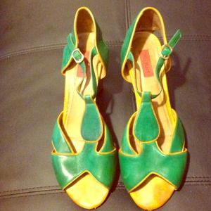 REDUCED!!! Miz Mooz leather green sandals
