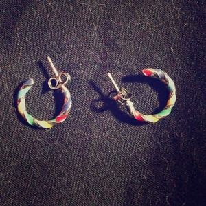 Multicolored small hoop earrings
