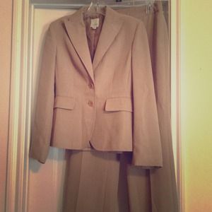 ✨REDUCED ✨Ann Klein polyester lined khaki suit