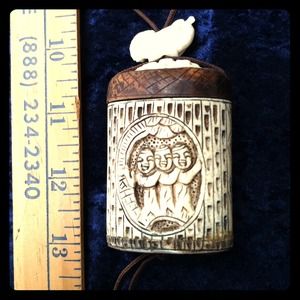 Antique Chinese aromatic necklace.