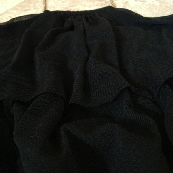 Ruffled Black neck top w neck gold chain express - Picture 2 of 3