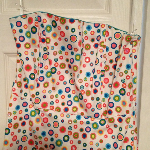 **SOLD** Strapless dress - Picture 2 of 3