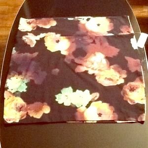 🌻🌻NWT Decree Black Floral Mini Skirt Size XL🌻🌻