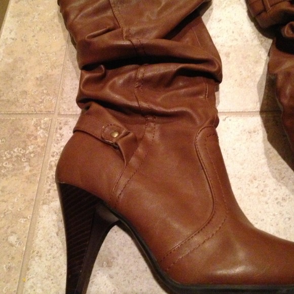 Brown boots - Picture 2 of 3