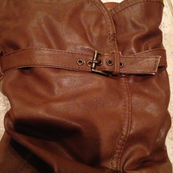 Brown boots - Picture 3 of 3