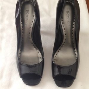 Black BCBG peep toe pumps