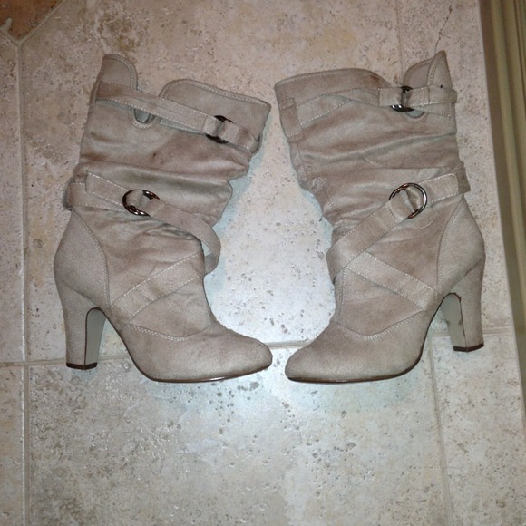 Beige suede boots