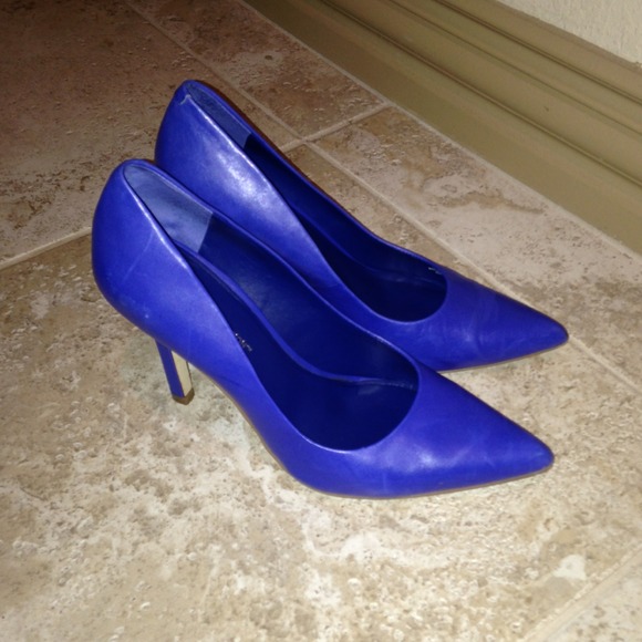 BCBGeneration blue heels