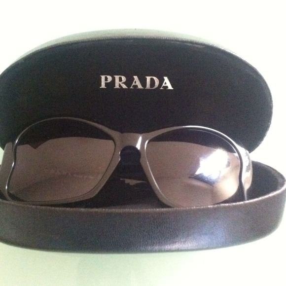 💋💋RESERVED💋💋💋PRADA sunglasses !!