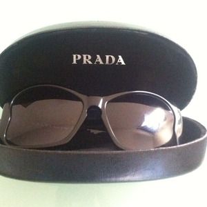 💋💋RESERVED💋💋💋PRADA sunglasses !!