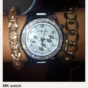 Looking for the watch!! Michael kors watch