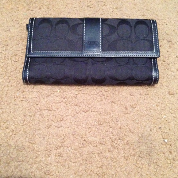 ❌HOLD @karnitink❌ Black Coach Wallet