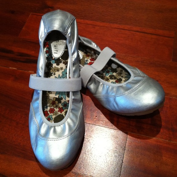 Silver Madden Girl ballet flats