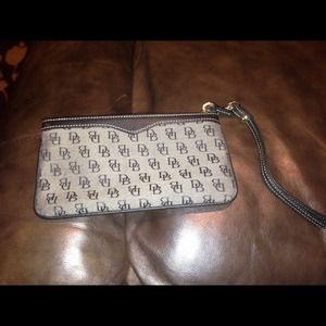 💯Authentic Dooney wristlet