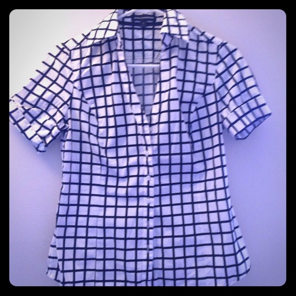 Express Black and White Top!👚